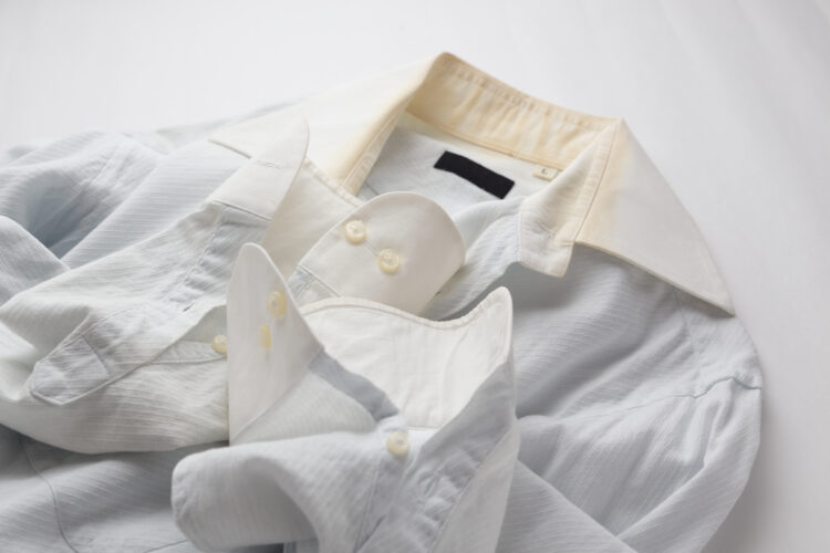 黄ばみのあるワイシャツ