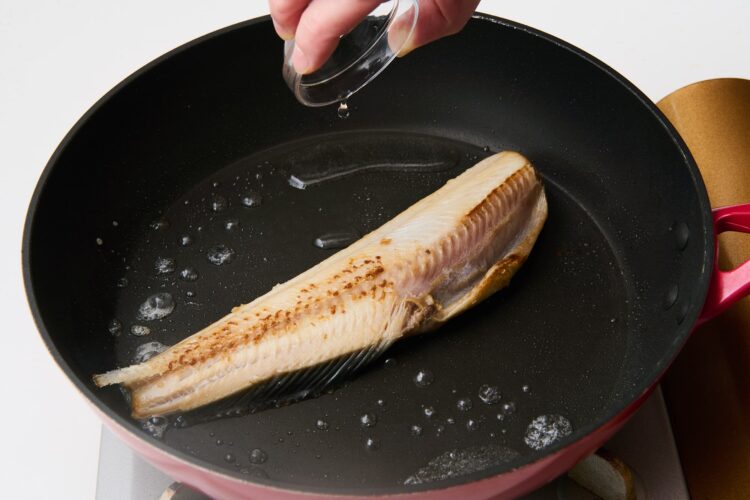 酒大さじ1を加える