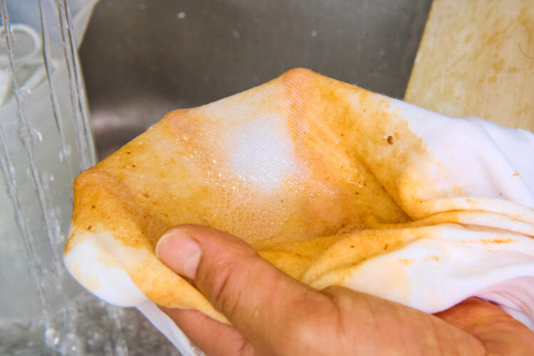 水で洗い流す