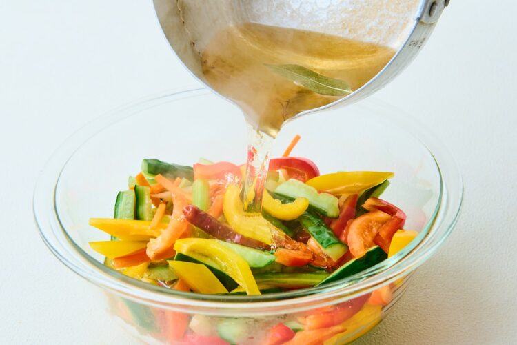 ピクルス液をかける