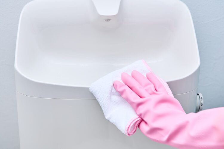 トイレ掃除は上から下が基本