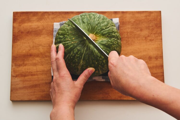 丸ごとカボチャを切る方法