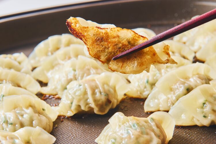 餃子をホットプレートで焼く方法