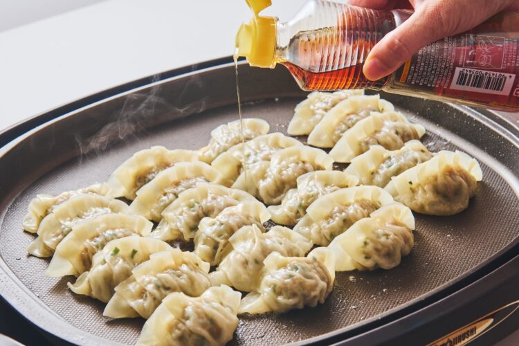 ごま油を加えて焼き色をつける
