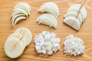 基本の玉ねぎの切り方6種類！料理別の使い分けを解説