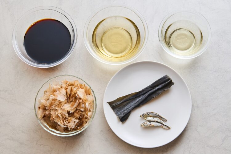 昆布・カツオ節・煮干し 黄金三種でとる本格つゆ