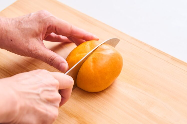 縦に半分に切る
