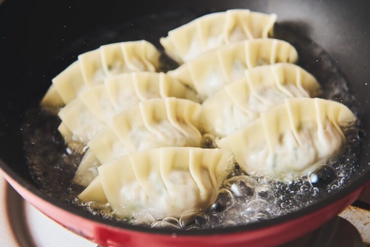 蒸し焼きにする