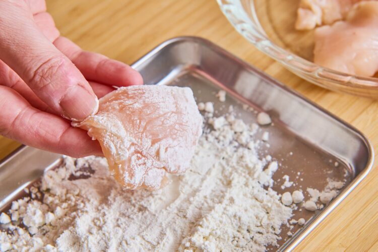 鶏むね肉・ささみをコーティングする