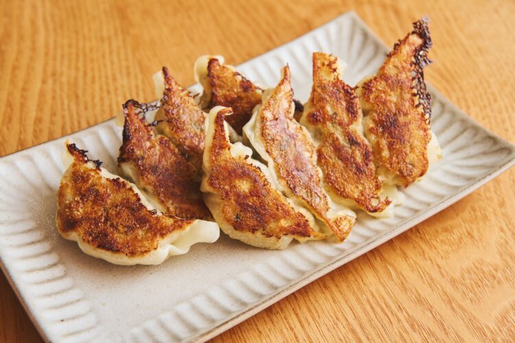 餃子の底がきつね色になったら完成