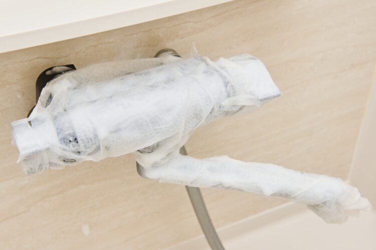 蛇口にキッチンペーパーを巻きつける