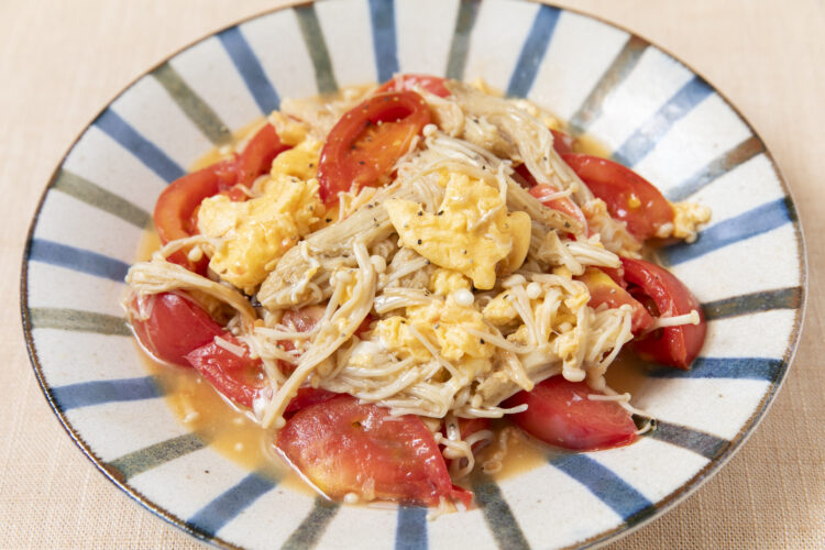 えのきとトマト卵の炒め物