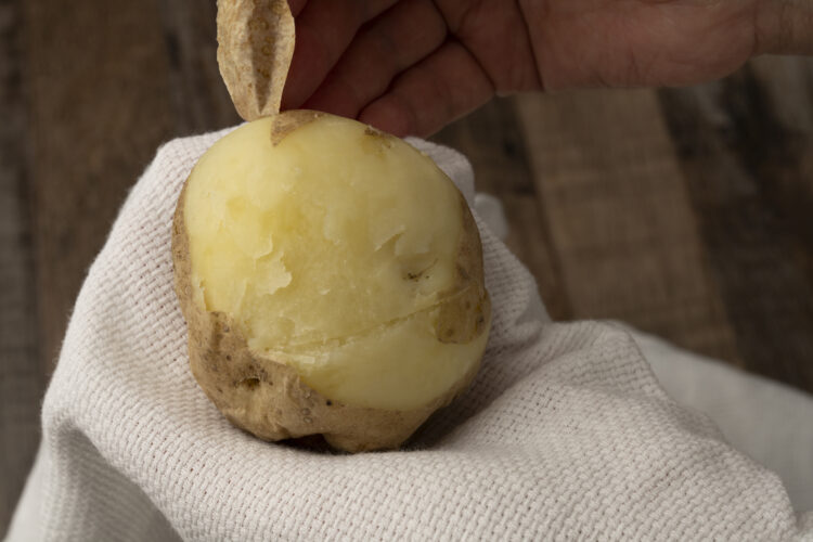 茹でたジャガイモ