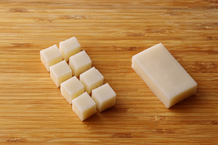 1.餅は、8等分（サイコロ状）に切る