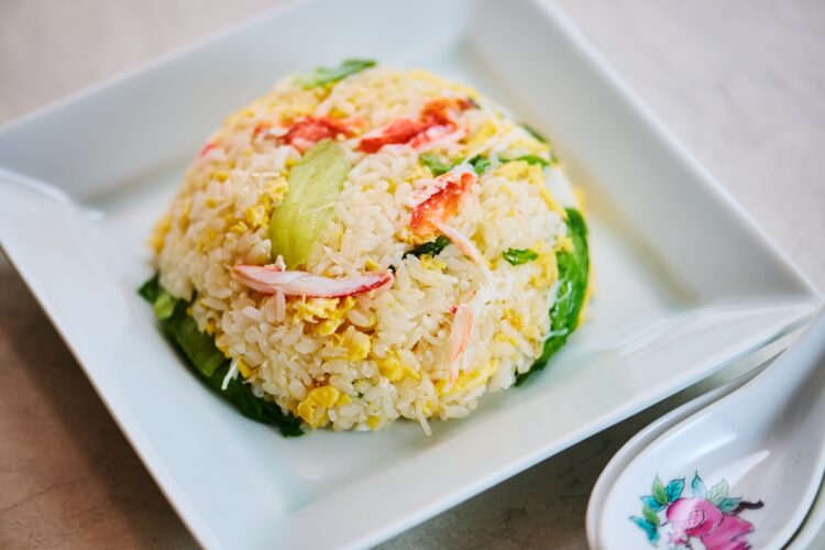 カニとレタスのチャーハン