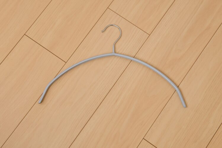 滑り止め付きの楕円型ハンガー