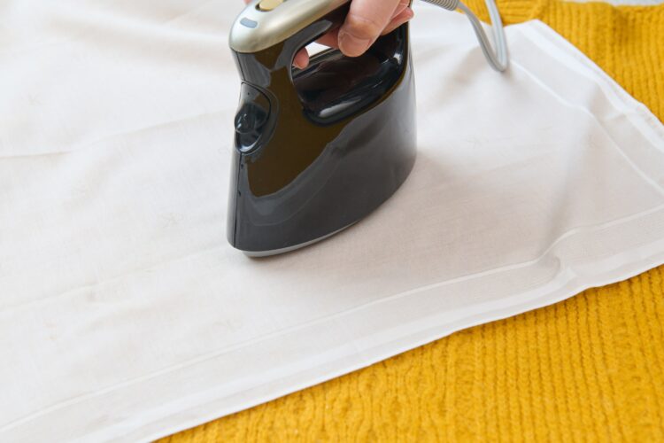 ニットをアイロンがけする