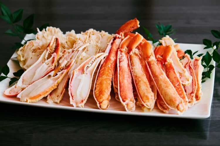 冷凍カニが皿に盛られた図