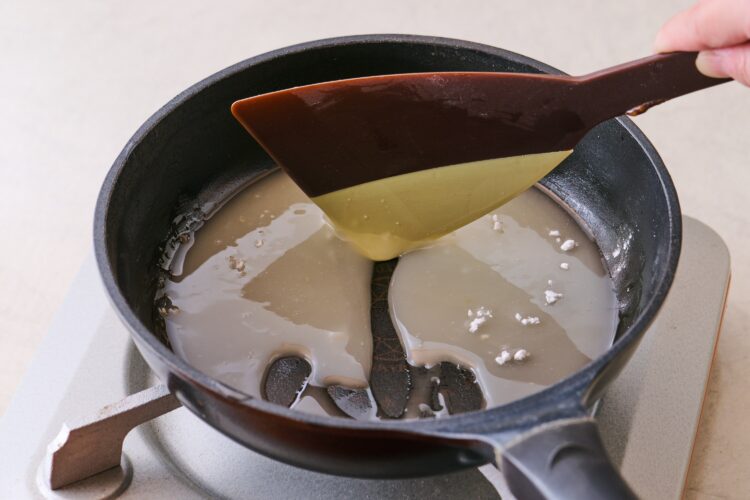 【少量処理に便利】片栗粉や小麦粉で固めて油を捨てる