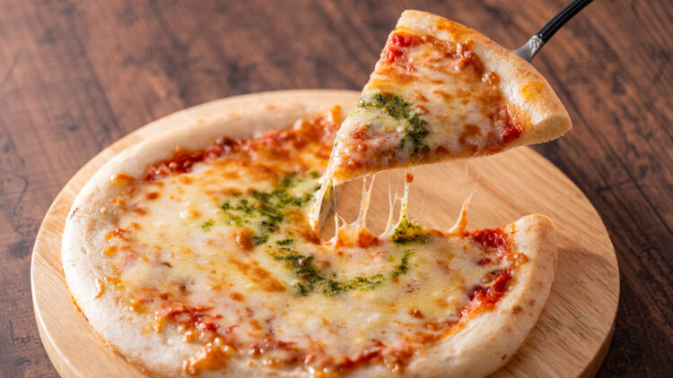 ナポリ風ピザ マルゲリータ 直径約20cm 本体価格458円(税込495円)②