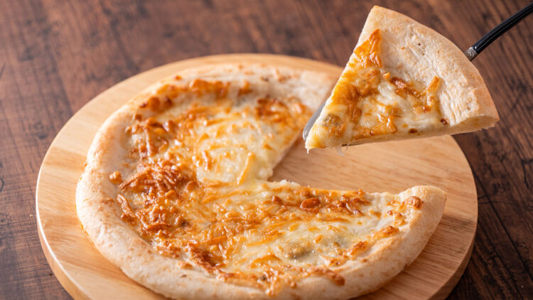 ナポリ風ピザ 4種のチーズ 直径約20cm 本体価格458円(税込495円)②