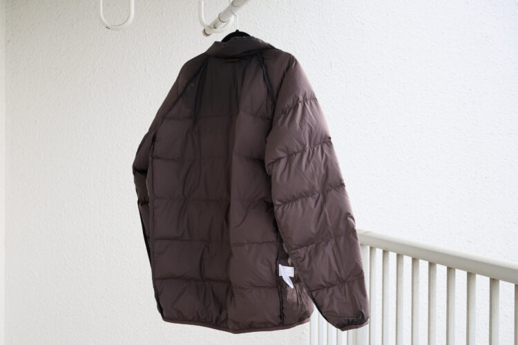 ダウンを自然乾燥させる図