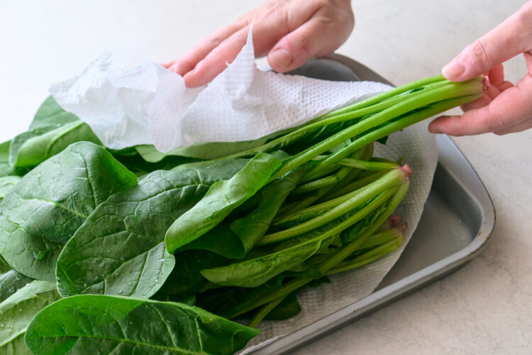 【時短】ほうれん草を生のまま冷凍保存する方法