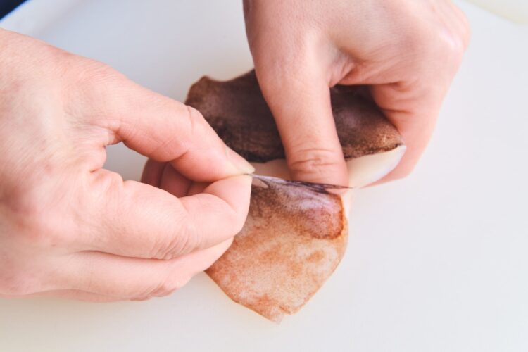 エンペラの皮も同様にむく