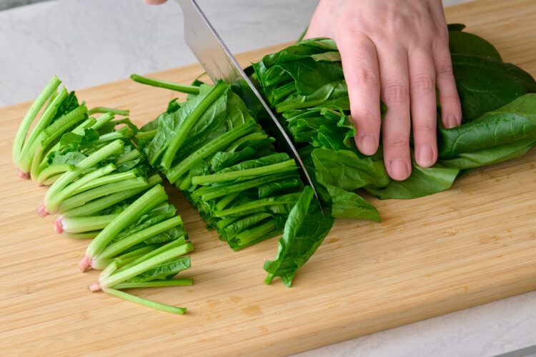 【時短】ほうれん草を生のまま冷凍保存する方法