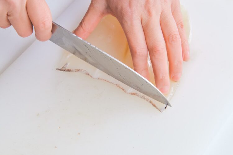 胴の下の硬い部分が気になる場合は切り落とす