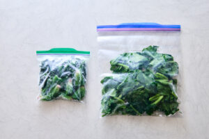 ほうれん草は生のまま冷凍？ゆでてから？違いと使い方を解説
