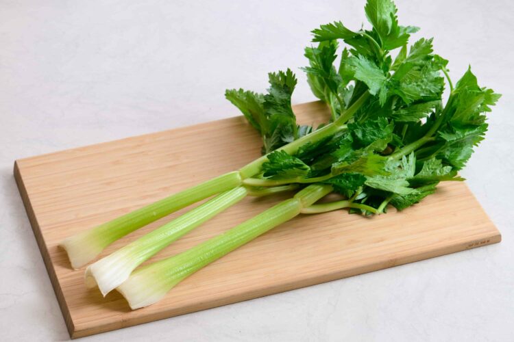 セロリの栄養と効能がすごい！茎と葉の栄養価や食べ方まで解説