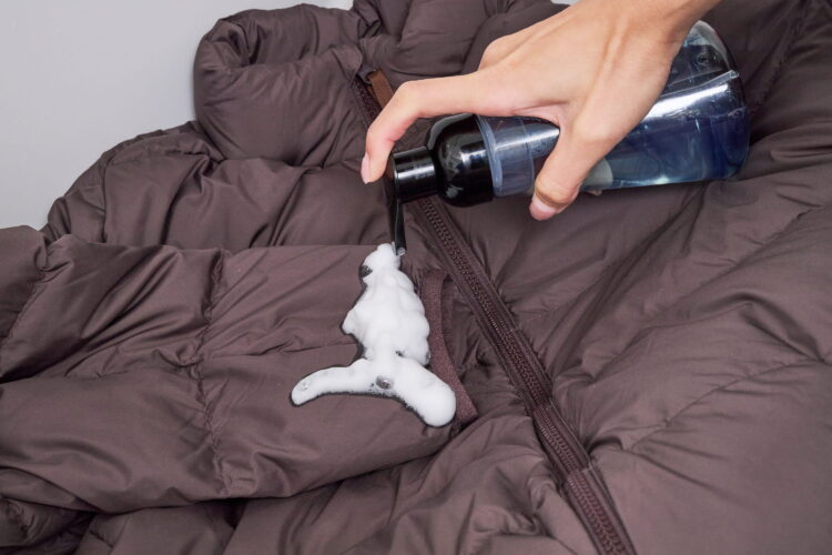 【ダウンジャケットの洗い方】手洗いや洗濯機での洗い方を紹介