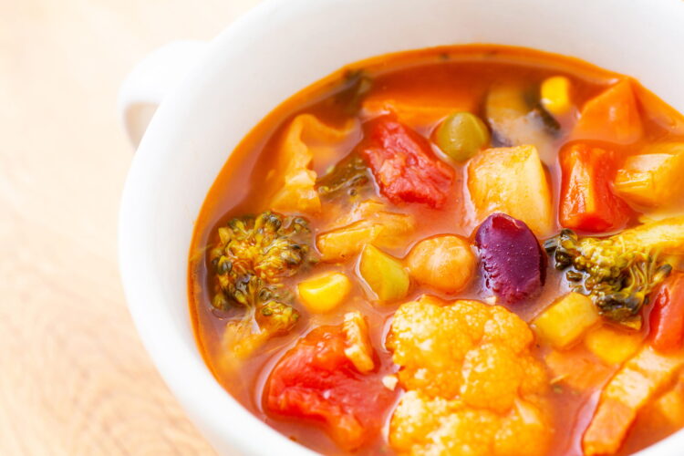 セロリの栄養を丸ごととるならスープや煮込み