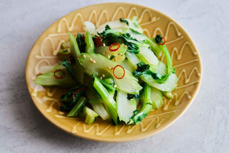 セロリの吸収率アップを狙うなら油を使った炒め物