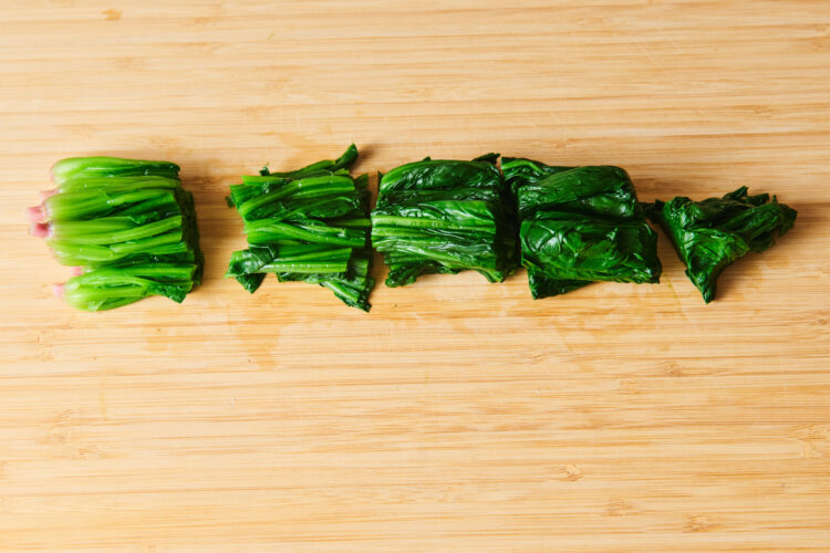 【基本】ほうれん草をゆでてから冷凍保存する方法