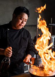久織亭料理長 石川且大(いしかわ かつひろ)
