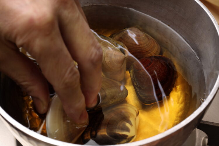 蛤を煮る
