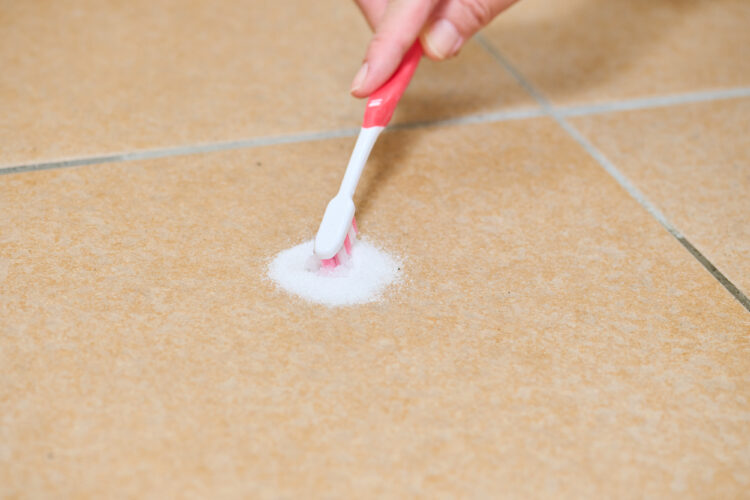 黒ずみに重曹の粉末を直接振りかける