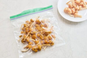 なめこの賞味期限は？保存方法や冷凍なめこのレシピを紹介