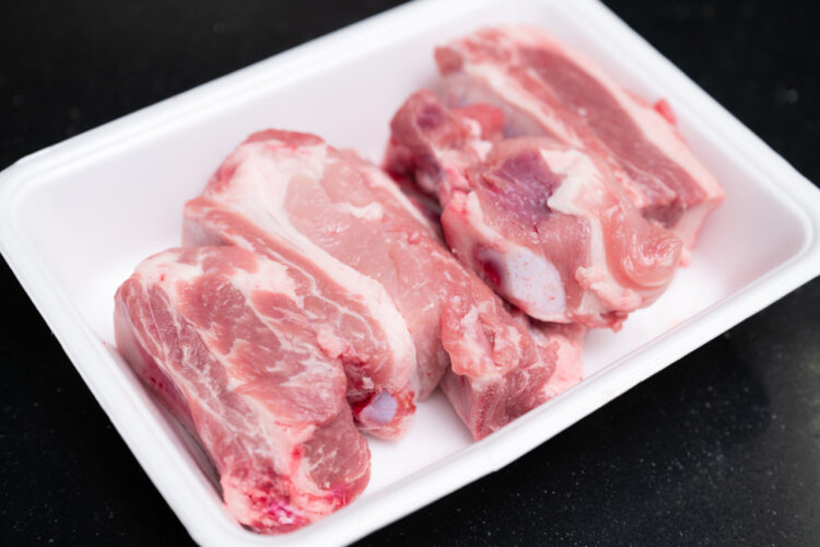 パック入りのスペアリブ