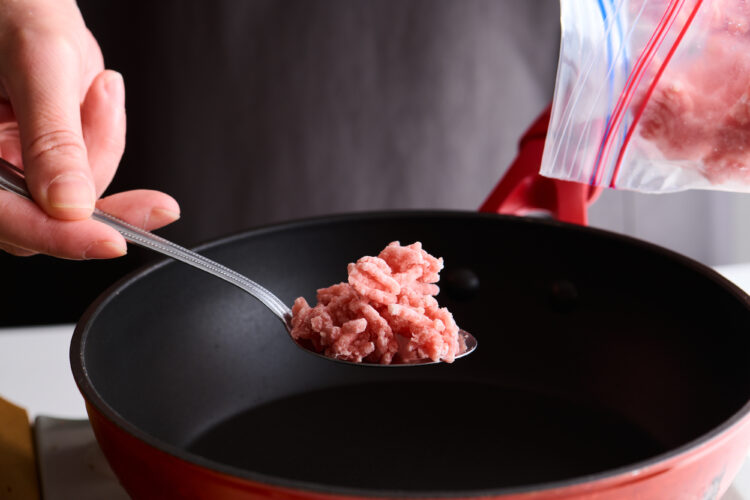 凍ったまま炒め物やチャーハンなどに加えて調理できる