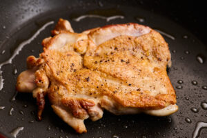 【チキンステーキの作り方】皮パリパリ・中ジューシーに仕上げるコツ