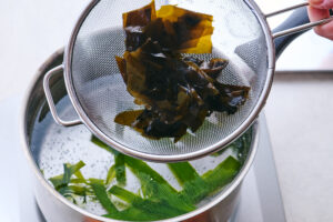 生わかめの下処理と茹で方のコツを解説！おすすめの保存方法も紹介