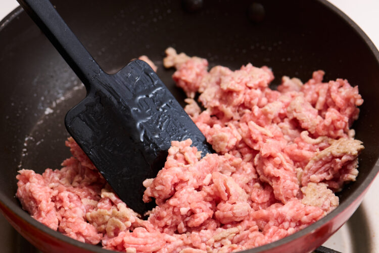 ひき肉がパラパラになるまで炒める