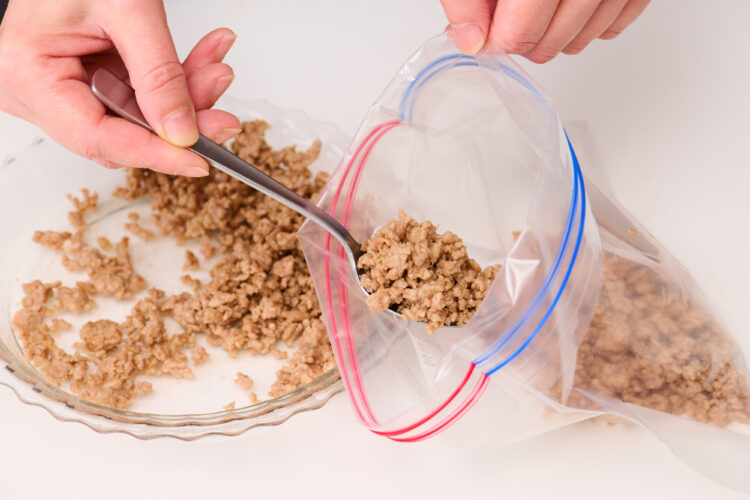 冷凍保存袋にまとめて入れる