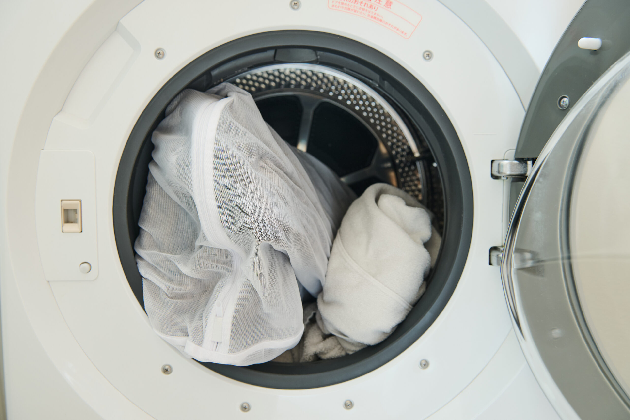 ネット使用と記載があれば洗濯ネットに入れて洗う