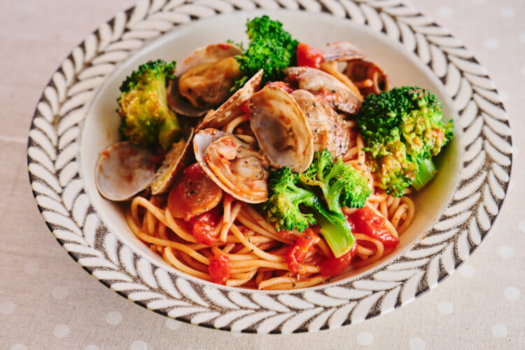 アサリとブロッコリーのトマトパスタ（ボンゴレロッソ）
