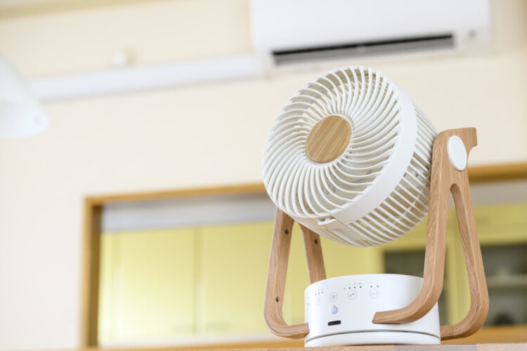 エアコンとサーキュレーターで湿気を飛ばす