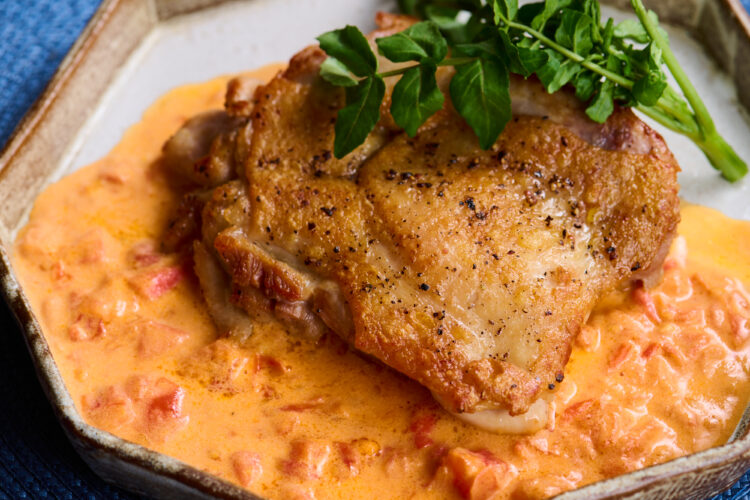 トマトクリームソースをかけた写真